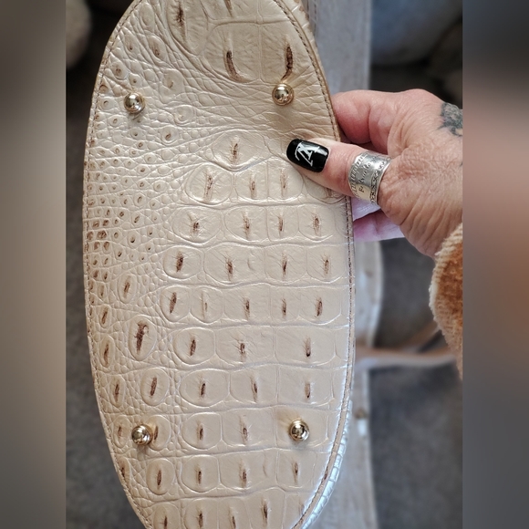 BRAHMIN Cream Crocodile-Embossed Tote Bag - Picture 3 of 7